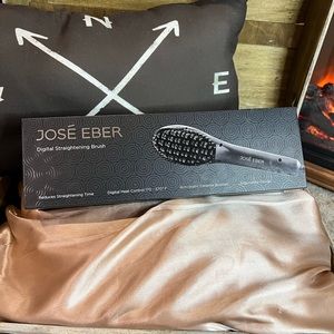 NIB Jose Eber Digital Straightening Brush